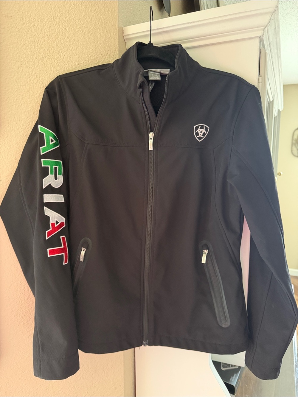 Ariat Men’s New Team Softshell MEXICO Jacket